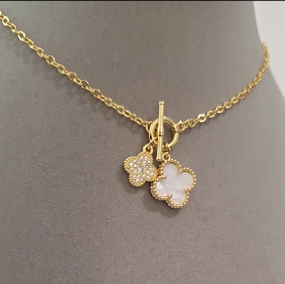 Multi diamonds & mother of pearl four leafs flowers Toggle Clasp necklace - Picture 6 of 8